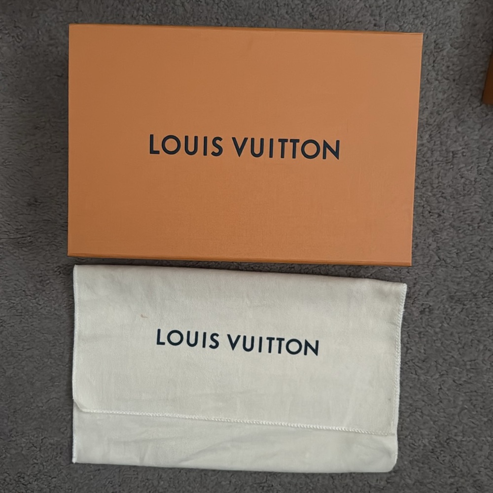 Louis Vuitton Checkered Wallet - Picture 8 of 8